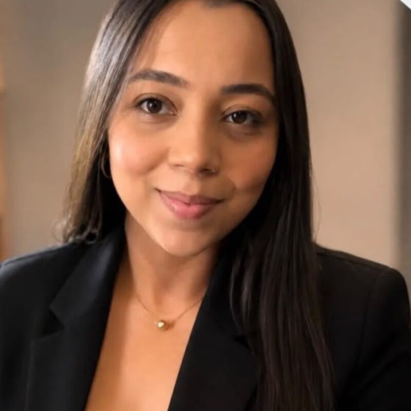 Dra. Larissa Domingos